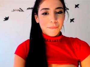 Baise profonde avec un gode pour une chatte crémeuse rasée