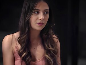 Milf aux gros seins et son mari prennent soin de leur belle-fille