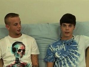 Un garçon emo se fait baiser en double anal et de nouveaux garçons