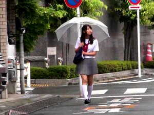 Découvrez une envoûtante japonaise traitée comme une salope dans la