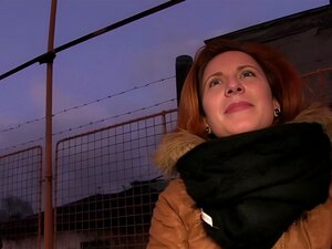 Admirez une superbe rouquine tchèque qui réalise ses désirs les