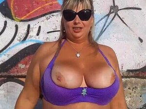 Maman BBW en chaleur nue sur la plage