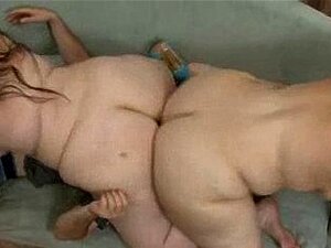 Un baiseur chanceux se fait baiser la gueule par deux grosses salopes