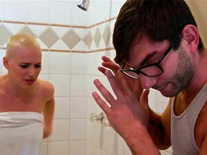 Stepsis Veronica Vega et Riley Nixon dans un trio hardcore. Logan Long