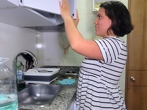 La maman de mon meilleur allié me laisse essayer la belle-mère que