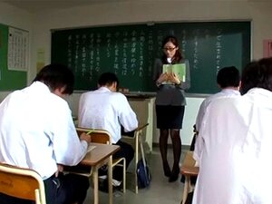 Belle prof d'université japonaise