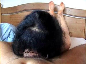 Pipe mature, branlette de pied et éjaculation sur les plantes