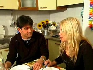 Plongez dans le pouvoir séduisant de l'interdit alors que deux amants