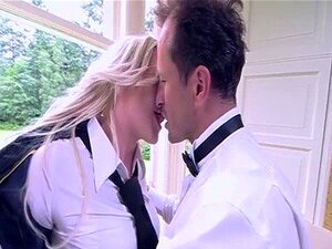 Lexi Lou, blonde maigre, douchée de sperme porno HD
