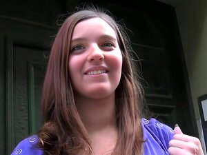 Amateur hongroise baisant en public POV. La rousse hongroise amateur