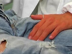 Docteur gay en chaleur et patient coquin soixante-neuf