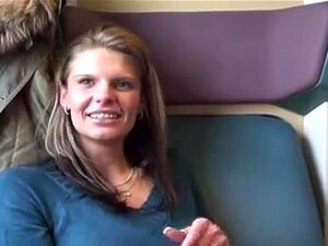 Cette MILF allemande dans le train est une pro pour sucer. Regardez