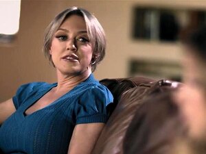 Deux femmes sexy découvrent un secret choquant sur leur homme!