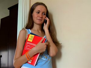 Un vieux professeur excité donne à bébé un forage vigoureux