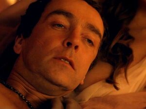 Lucy Lawless nue - Jaime Murray nue - Spartacus - Gods of the Arena