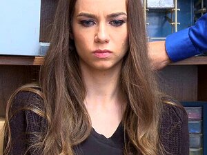 ShopLyfter - Une baise d'ado se fait fouiller à nu. Une fille blanche