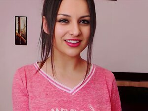 Une fille amateur s'est mise à poil sur Chat Ome Adorable pour la