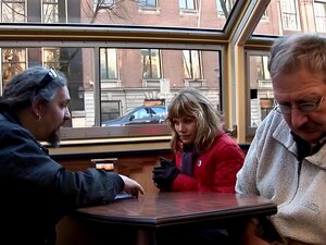 Une pute sexy d'Amsterdam se fait pilonner la chatte rasée