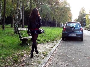 Une pute kiffe une grosse bite juteuse