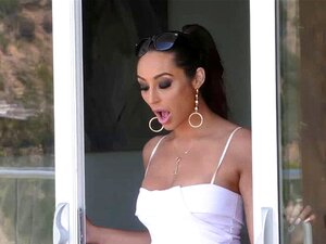 Juan Loco lèche la chatte mouillée et mûrie de sa belle-mère.