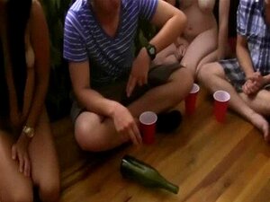 Orgie dans la chambre universitaire sur Mycollegerule