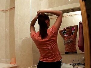 Baise chaude dans la salle de bain