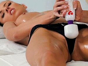 Massage Rooms - fraîches beautés lesbiennes en orgasme
