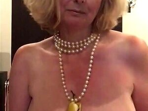 La nana gluante et la banane d'Annabel s'amusent