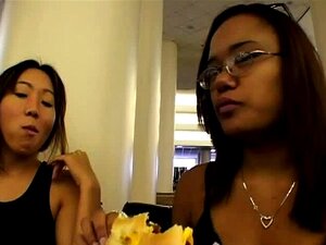 Lili Thai se fait arroser de foutre collant