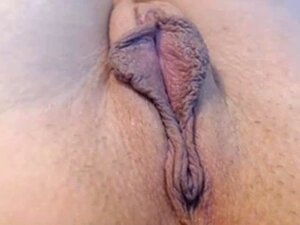 Une mature montre sa chatte en webcam