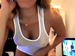 Milf à gros seins en cam