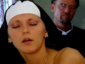 Sarah Nice punit les nonnes à gros seins