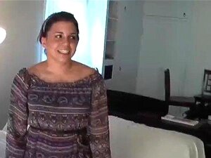 Une brune amateur épaisse se fait baiser le cul profondément