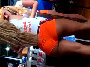 Plongez dans les courbes séduisantes d'une belle-belle-fille torride