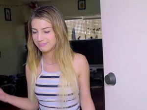 PropertySex - Une petite locataire baise son propriétaire quand elle
