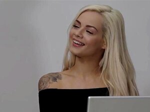 La stagiaire de bureau Elsa Jean baise enfin son patron - EroticaX