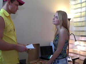 Enseigne cette salope - Baisée pour une pizza. Cette salope stupide