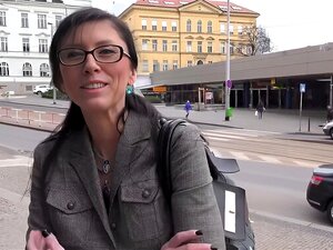 Czech Lane 92: Une MILF brune