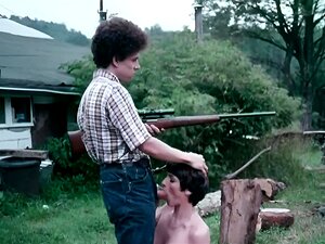 Milf vintage suce une bite et se fait percer dehors