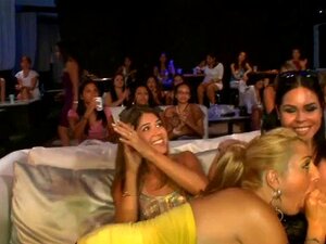 Strip-teaseuses avec des grosses queues masculines