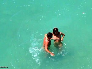 Partouze à quatre dans le studio de danse