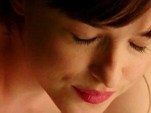 Dakota Johnson - 50 nuances plus sombres