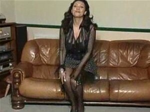 Découvrez une femme plus âgée et séduisante qui dévoile ses