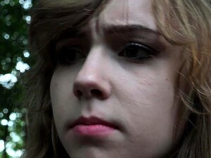 Grand-père et deux filles fraîches attrapés et baisés vieux frais