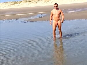 Plage de Nudistes Gros Morceau Saucissonné-MrBritainX