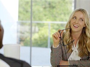 La blonde parfaite BLACKED Karla Kush avec deux bites noires