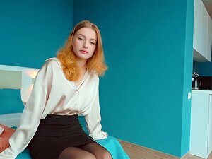 Une Étudiante Stupide N'A pas Lu le Bail et A Payé Avec Sa Chatte