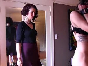 Les lesbiennes s'amusent hardcore. Les lesbiennes chaudes gloria et