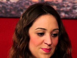 MILF cfnm aux gros seins se branle une grosse bite