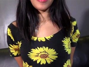 Petite Pinay mignonne enceinte d'un étranger